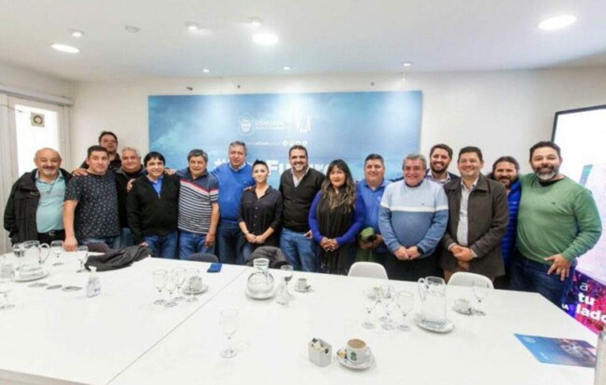 El intendente de Ushuaia rubricó el acuerdo salarial para el primer semestre del año