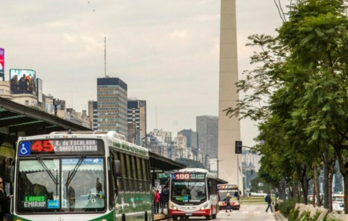 Colectivos porteños: el traspaso podría hacerse en abril