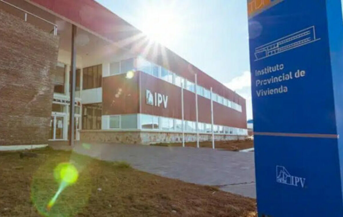 El IPVyH reflota un convenio con el Municipio de Tolhuin que beneficiará a más de 120 familias