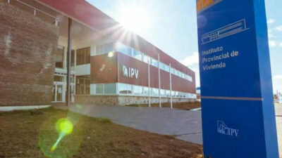 El IPVyH reflota un convenio con el Municipio de Tolhuin que beneficiará a más de 120 familias