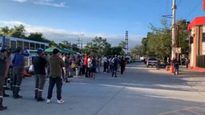 Coca Cola despidió a 400 trabajadores salteños y protestan en puertas de la empresa