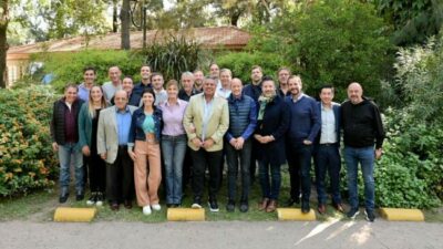 Martín Insaurralde y Chiqui Tapia se reunieron con intendentes, ministros y legisladores