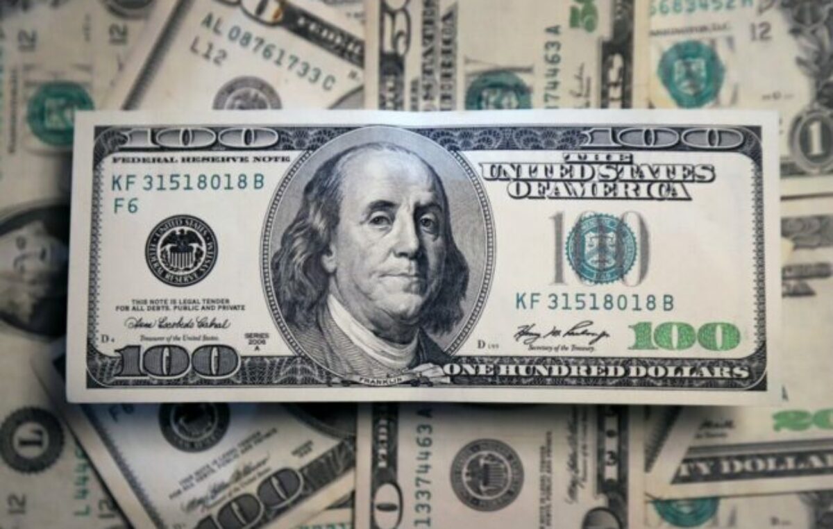 Por qué sube el dólar blue y el bursátil en Argentina