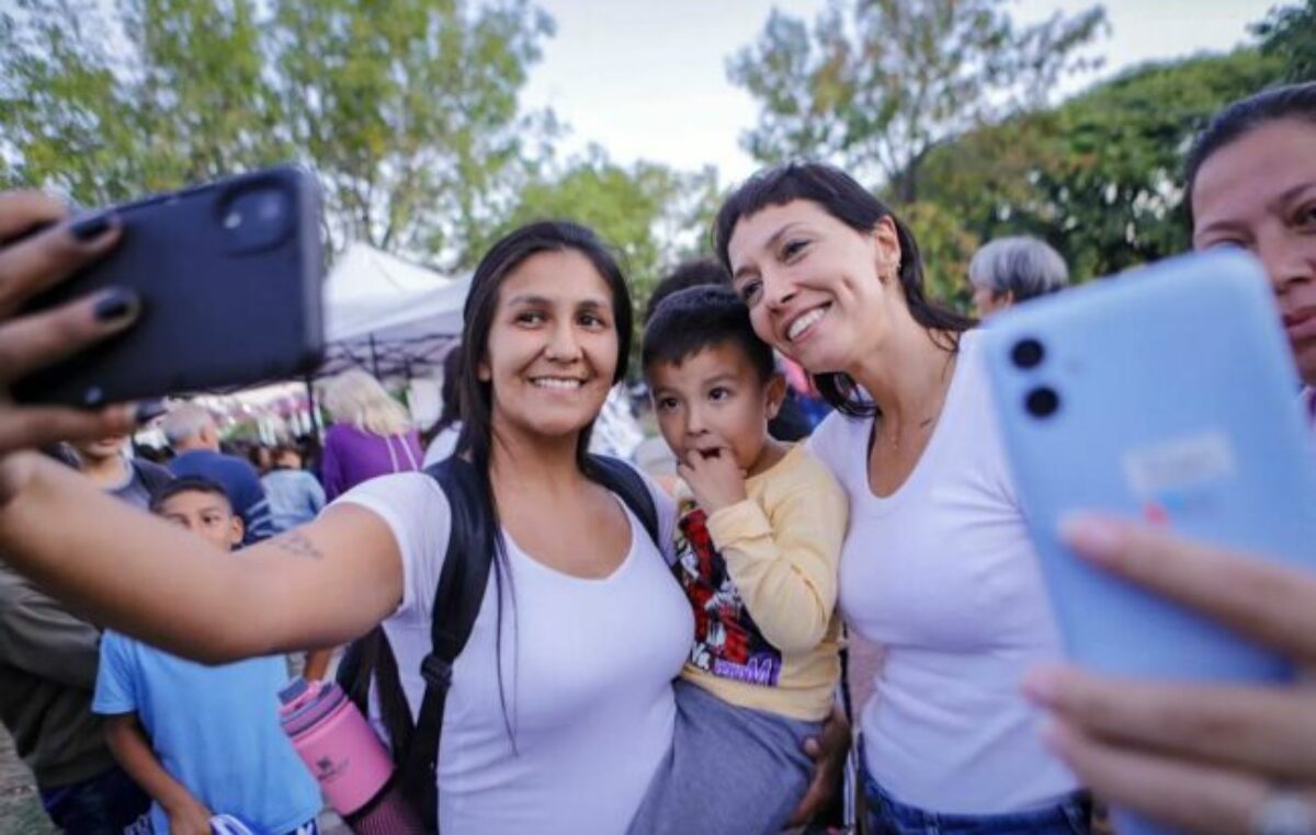 Mayra Mendoza anunció un 60% de aumento para los trabajadores municipales de Quilmes