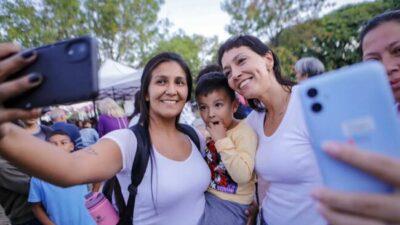 Mayra Mendoza anunció un 60% de aumento para los trabajadores municipales de Quilmes