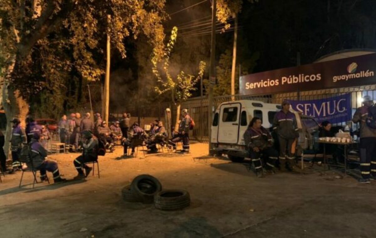 Los empleados municipales de Guaymallén comenzaron su tercer dia de paro en reclamo de mejoras salariales