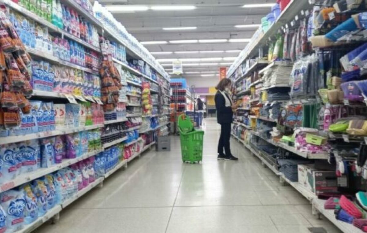 Los salarios pierden por goleada en Mendoza: cuál es hoy la brecha entre salario promedio y Canasta Básica