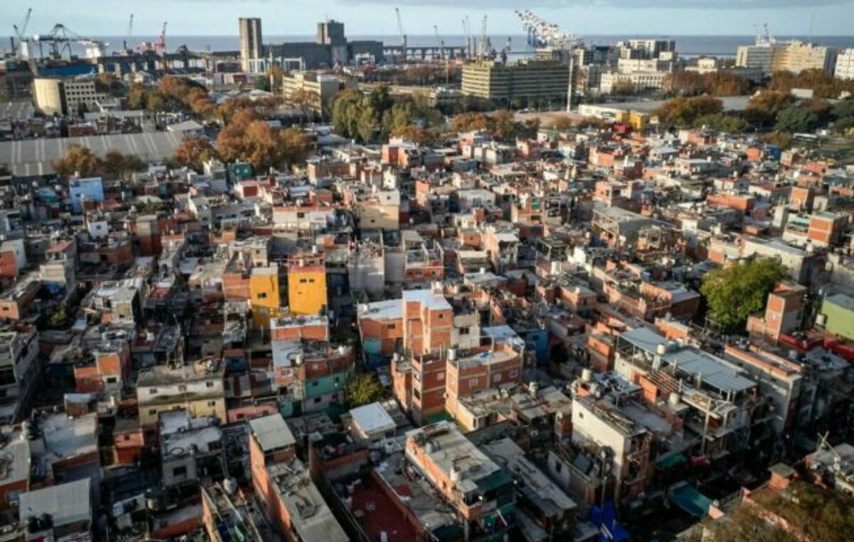 UCA: Cae la indigencia y aumenta la pobreza en 2022