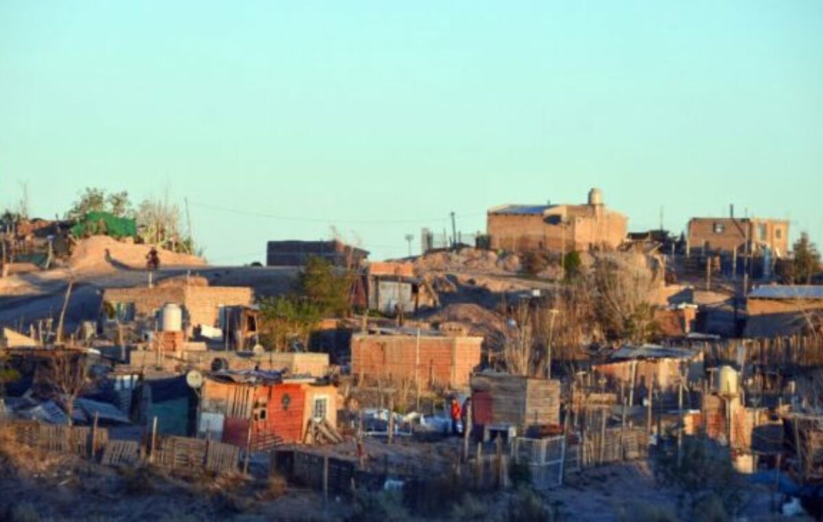 El 67% de los neuquinos de barrios populares eliminó una comida o achicó porciones