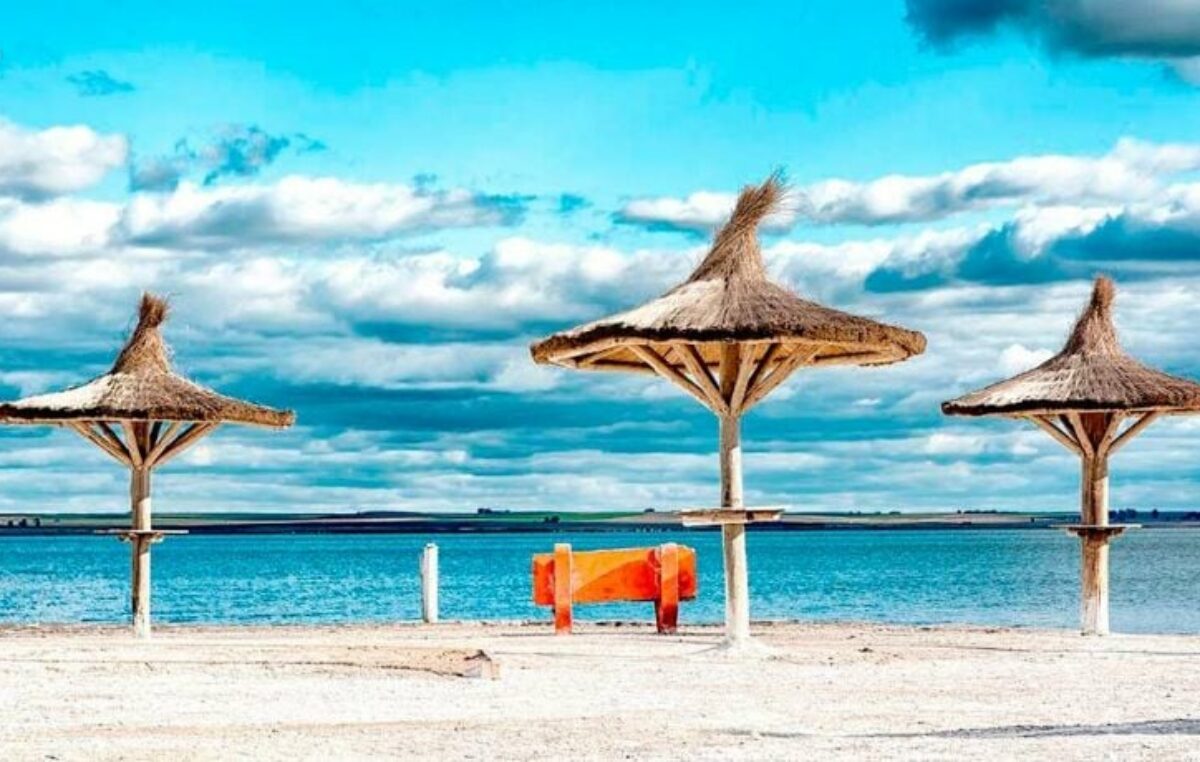 Son las termas naturales al aire libre más grande de Argentina y se esconden en una comarca turística