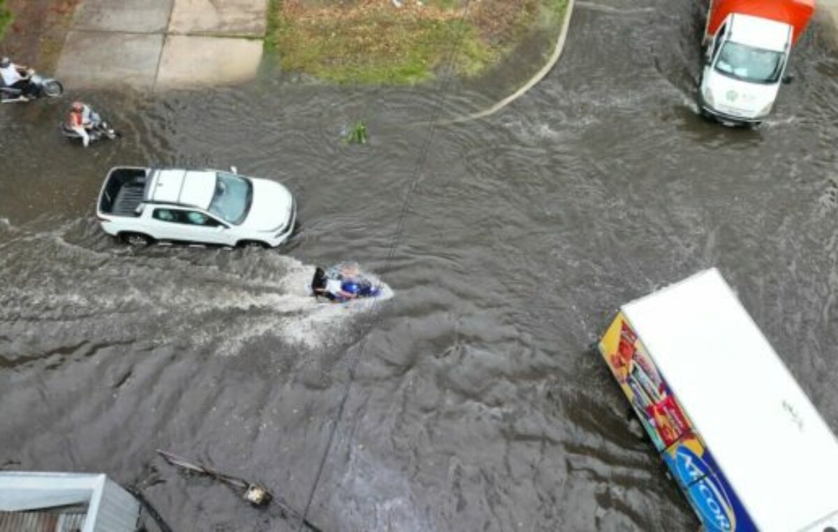 Las lluvias, «El Niño» y la gestión hídrica en Santa Fe abrieron la polémica en el Concejo