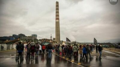 Chile cierra fundición estatal de cobre que contaminó la bahía durante décadas
