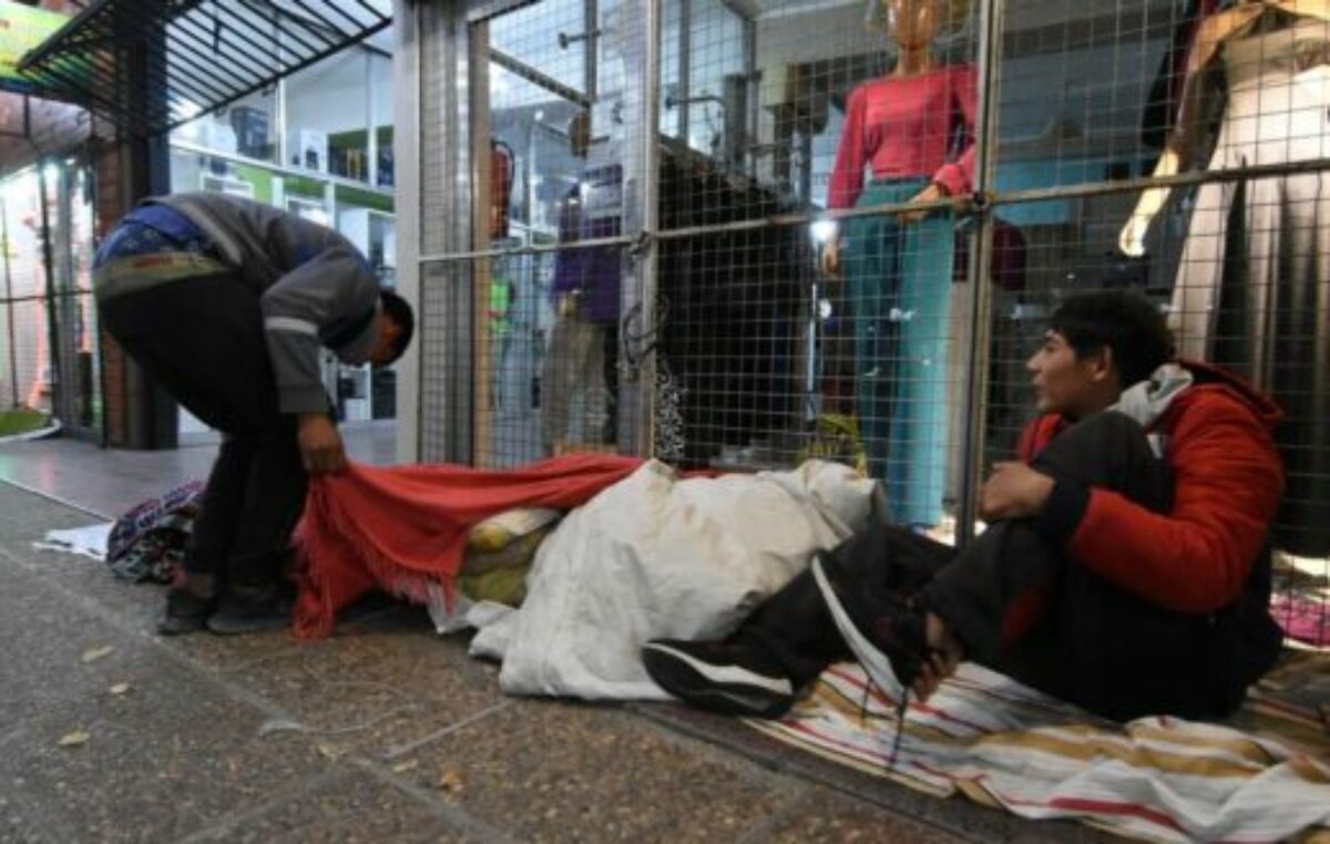 En Santa Fe hay 26 nuevas familias que no pueden pagar el alquiler y duermen en la calle