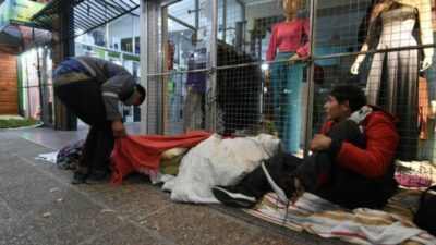 En Santa Fe hay 26 nuevas familias que no pueden pagar el alquiler y duermen en la calle