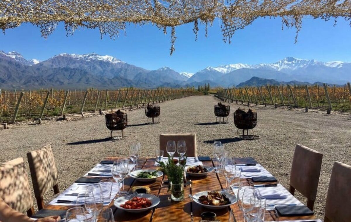 Los hermosos caminos y pueblos que recorren las rutas del vino argentino