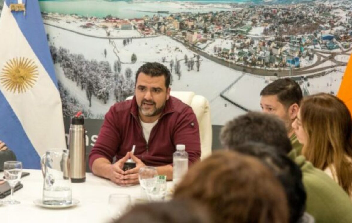 El intendente de Ushuaia y los gremios evalúan la situación habitacional de trabajadores municipales