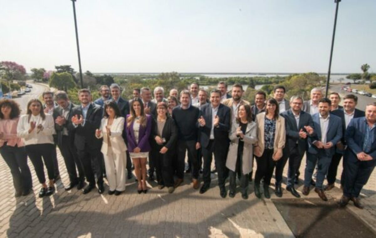 Lammens y los 24 distritos abrieron la asamblea del Consejo Federal de Turismo