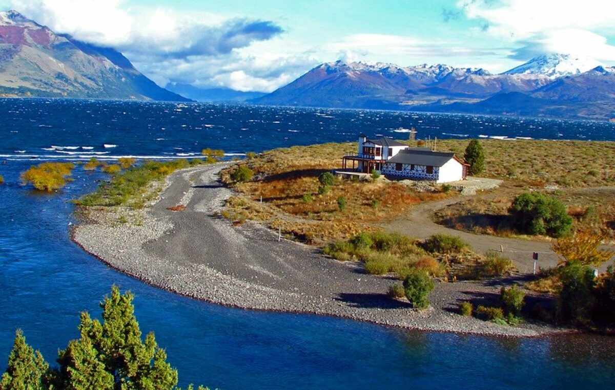 El camino al paraíso: hacia Paimún y el Huechlafquen, cerca de Junín de los Andes