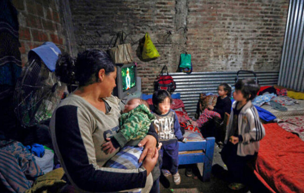 Alarmante aumento de la pobreza infantil en Argentina: más del 56% de los niños viven en condiciones precarias
