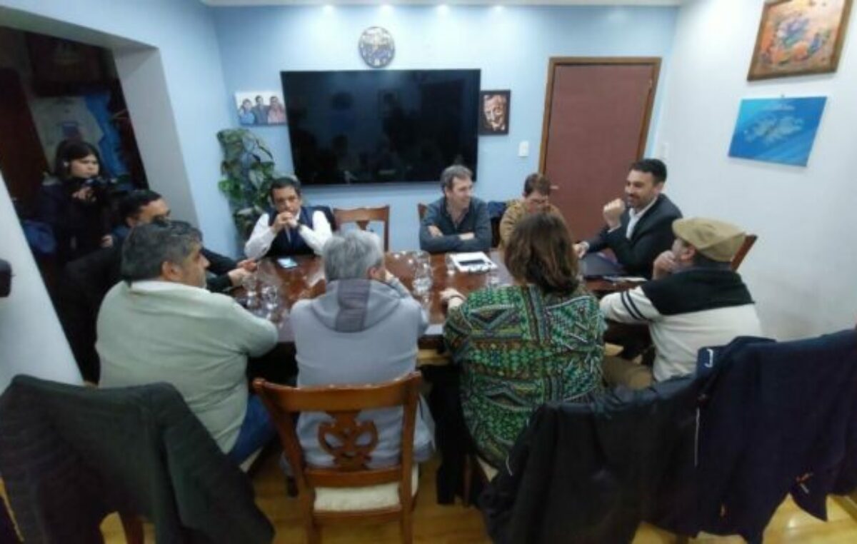 Río Gallegos: Municipales acordaron aumento del 16% y paritaria en octubre