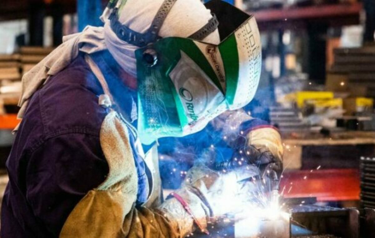 El salario mínimo perdió 25% en relación al blue en 2 meses