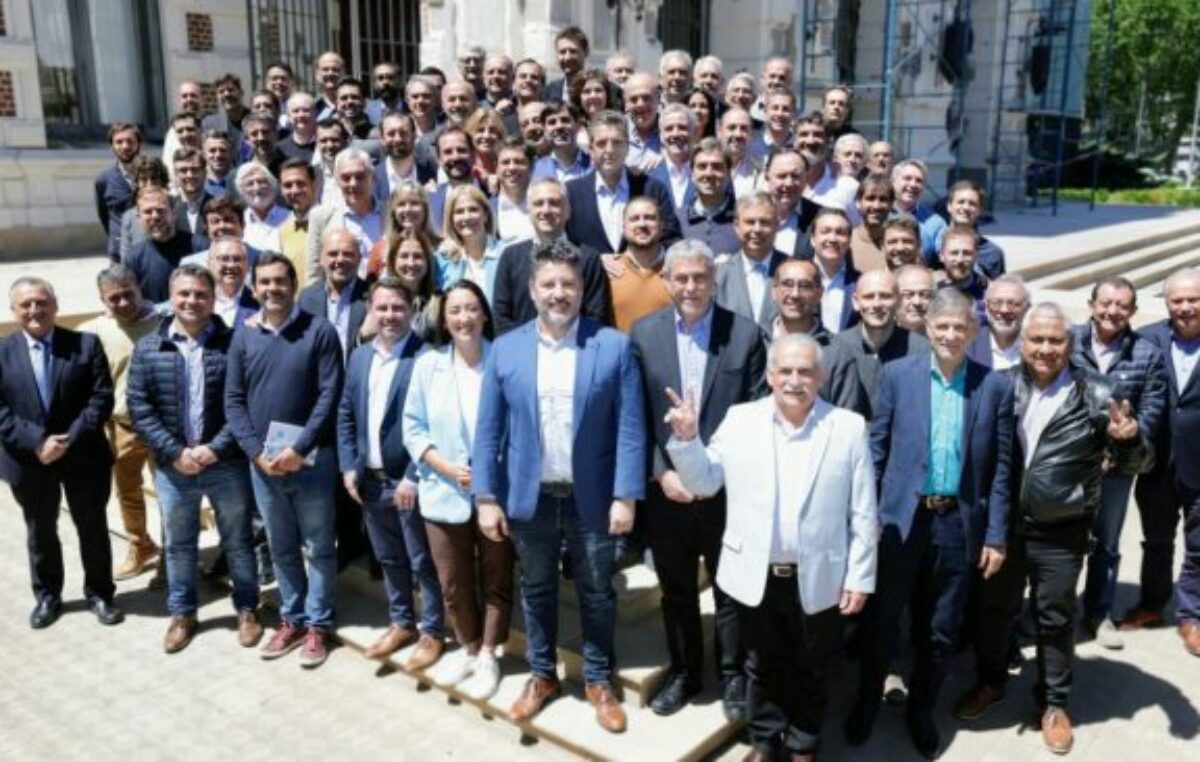 Massa y Kicillof pidieron a los intendentes redoblar esfuerzos para ganar el balotaje