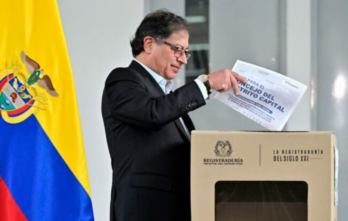 La oposición ganó la alcaldía de Bogotá en el primer test electoral para Petro