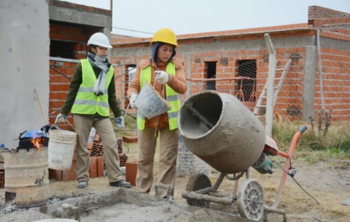 Crearon un programa  en Neuquén y Santa Cruz para reducir la brecha de género en el rubro de la construcción