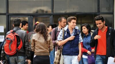 El empleo joven sumó casi 900 mil puestos de trabajo y acumula 33 meses de crecimiento