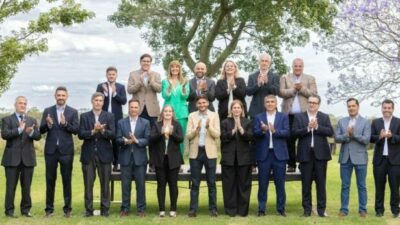 Maximiliano Pullaro presentó a su gabinete provincial en Cayastá