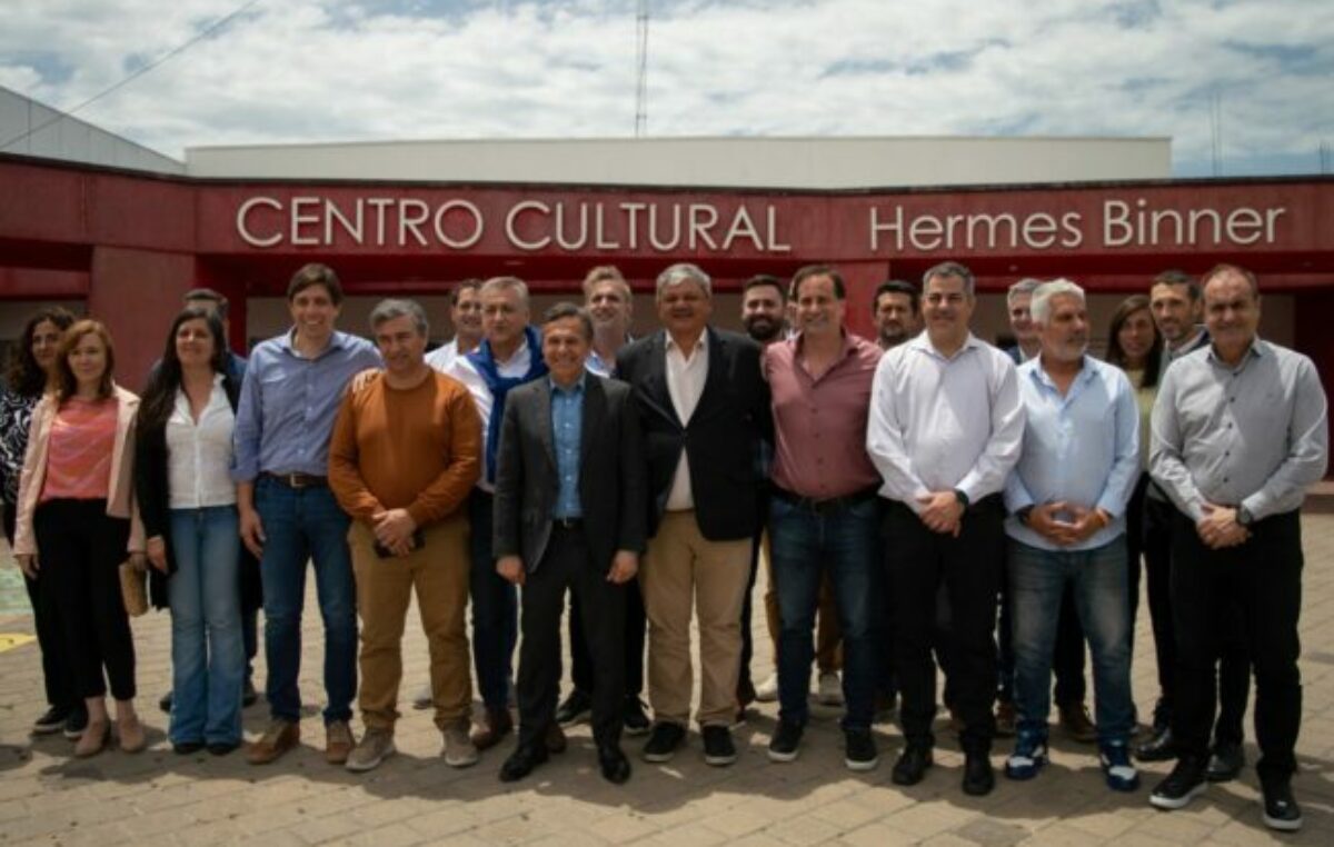 Unánime respaldo de intendentes y presidentes comunales santafesinos del corredor de la ruta 21 a Sergio Massa