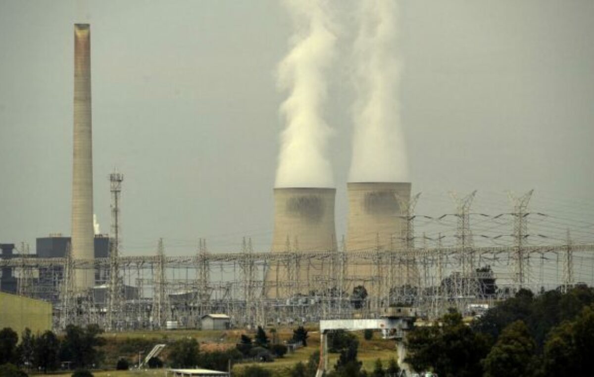 Dividida, la COP28 empieza a debatir el futuro de los combustibles fósiles
