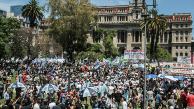 Comenzó el plan de lucha contra el DNU y Milei