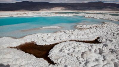 El salar más largo del mundo está en el norte argentino y es una belleza natural