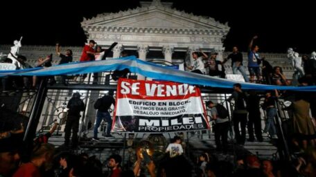Milei, sus jefes y las cortinas de humo