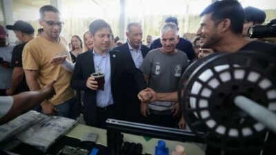 Kicillof se reunió con intendentes y empresarios y advirtió sobre impacto del «ajuste»
