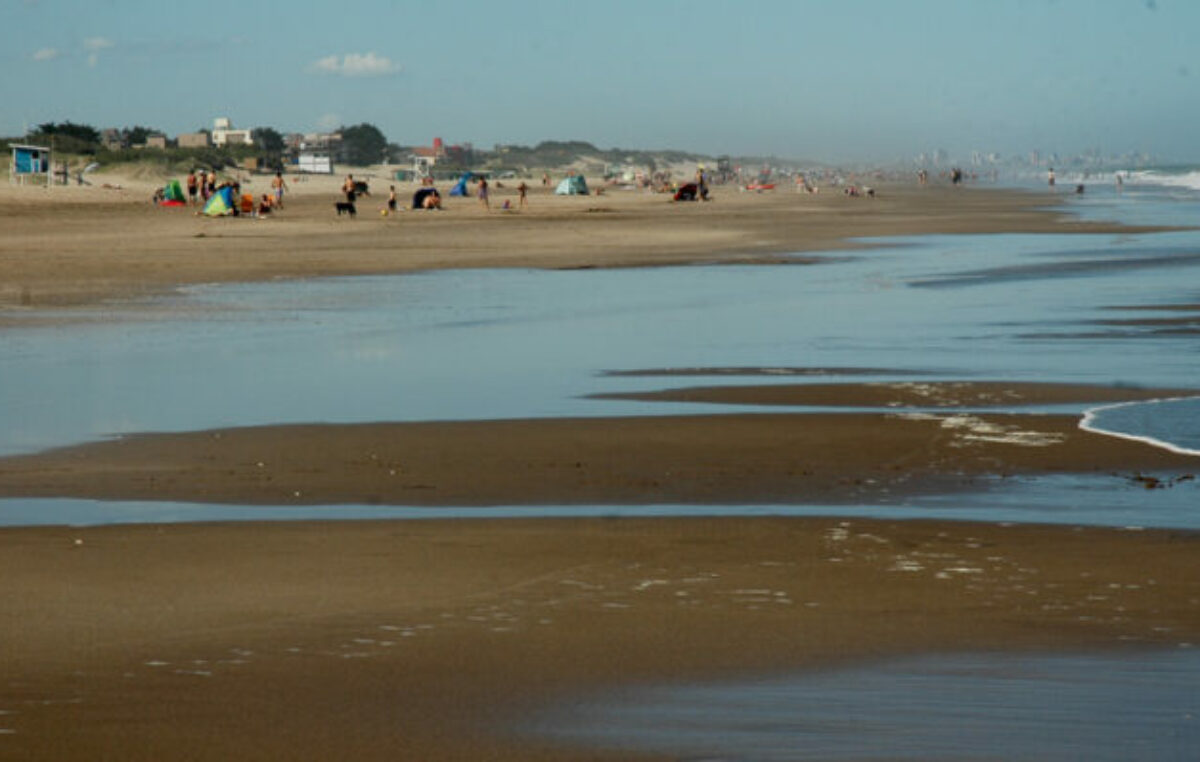 La playa en la costa atlántica de la que todos hablan: tiene arena, campos, lagunas y estancias