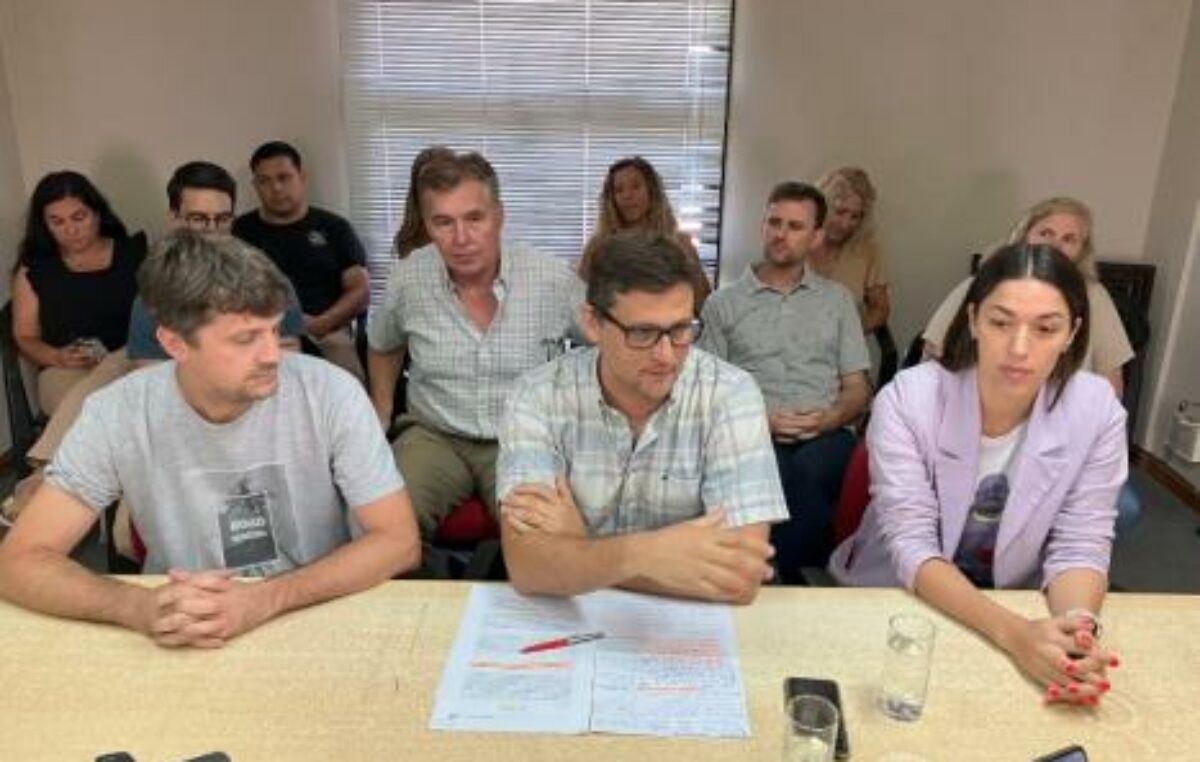 El intendente de Gálvez dio de baja a 56 pases a planta y abrió un nuevo conflicto con el gremio