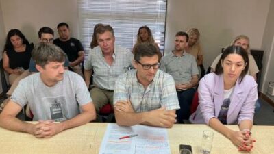 El intendente de Gálvez dio de baja a 56 pases a planta y abrió un nuevo conflicto con el gremio