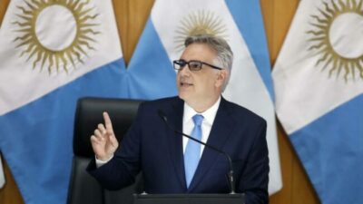 Llaryora advirtió que la baja de inflación sin contención social implicará «recesión»