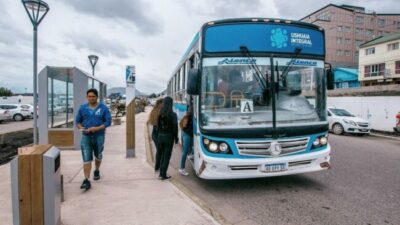 Evalúan en Ushuaia subir de $ 85 a $ 800 el valor del boleto de colectivo