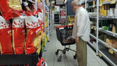 La recesión derrumba el consumo básico