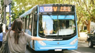 Tras la caída de la ley ómnibus, la venganza de Milei es contra los usuarios de los colectivos