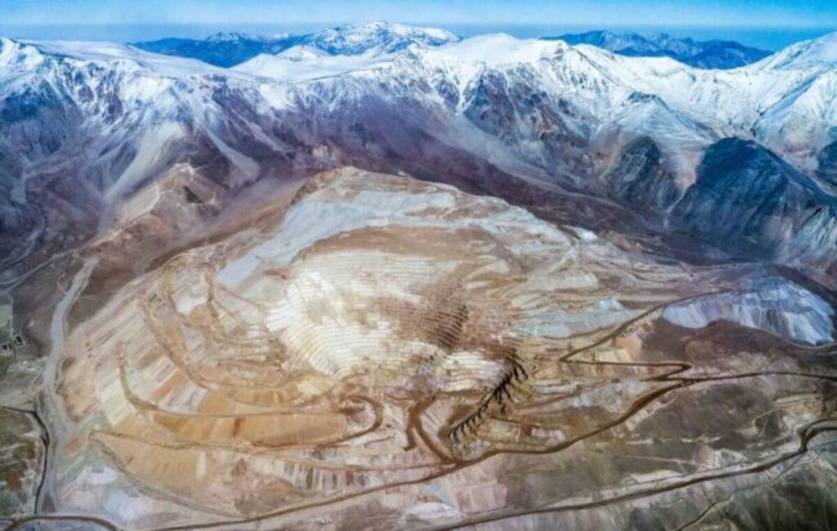 Greenpeace: «los legisladores decidieron modificar esta ley para entregar los glaciares a industrias contaminantes como la minería”