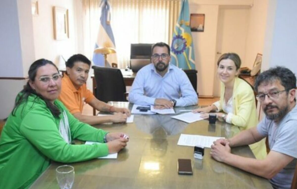 Los sindicatos municipales de Esquel firmaron un aumento de 33% para los primeros tres meses