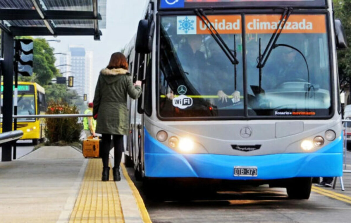 En los colectivos rosarinos viajan menos de la mitad de personas que hace 10 años