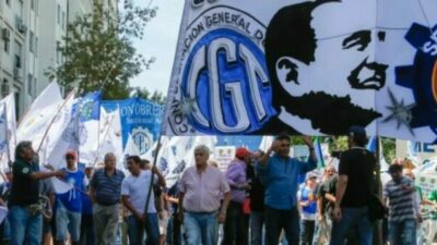 Algunas paritarias ponen piso a la caída del salario