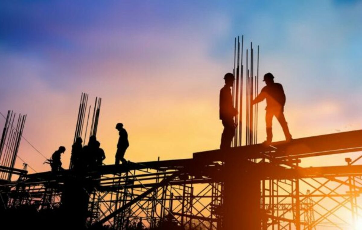 Por el freno a la actividad cae el empleo registrado y la construcción lidera el ranking de despidos