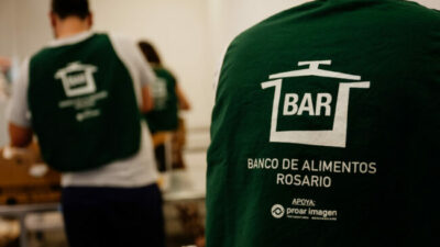 Cada vez más rosarinos se acercan al Banco de Alimentos de forma particular para pedir ayuda