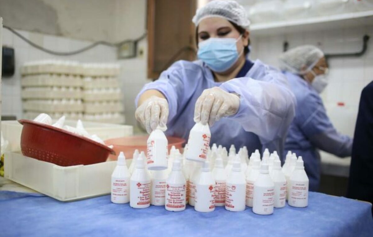 Tucumán produce repelentes que son distribuidos en hospitales públicos
